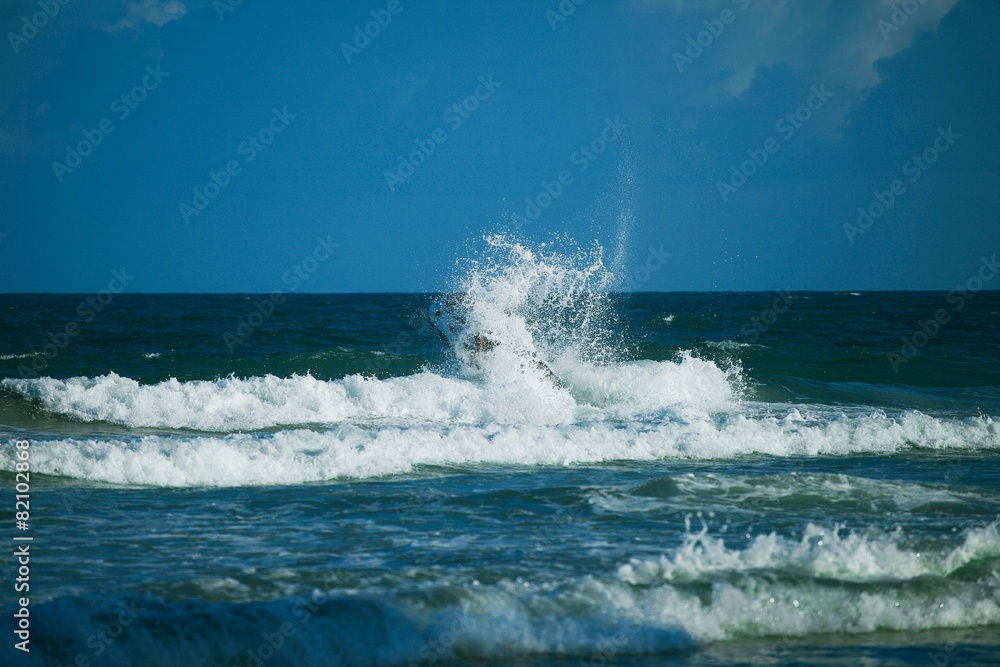 Fototapeta premium The sea and the waves. Beautiful tropical background