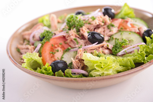 vegetable salad with tuna