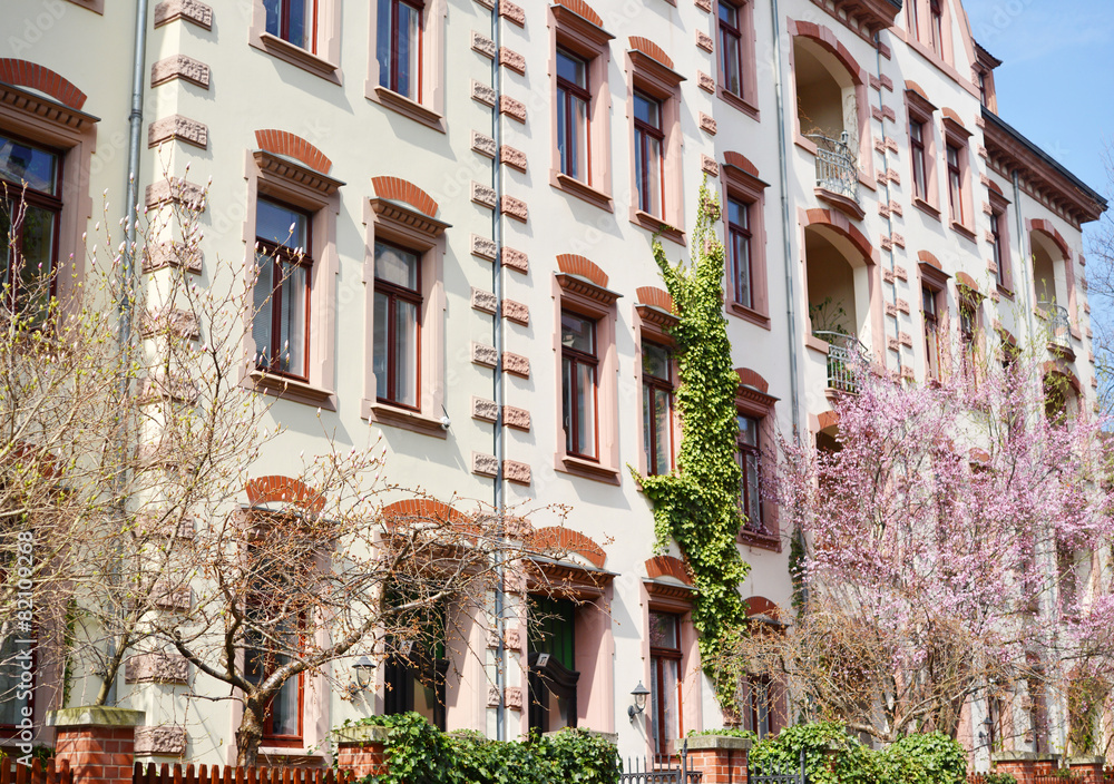 Naklejka premium Haus mit Vorgarten