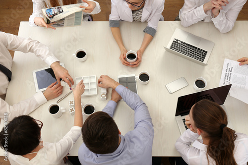 Group of business people wo...