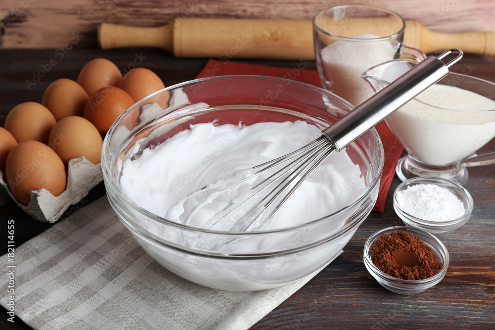 Whipped egg whites for cream and other ingredients Whipped egg whites for cream and other ingredients
