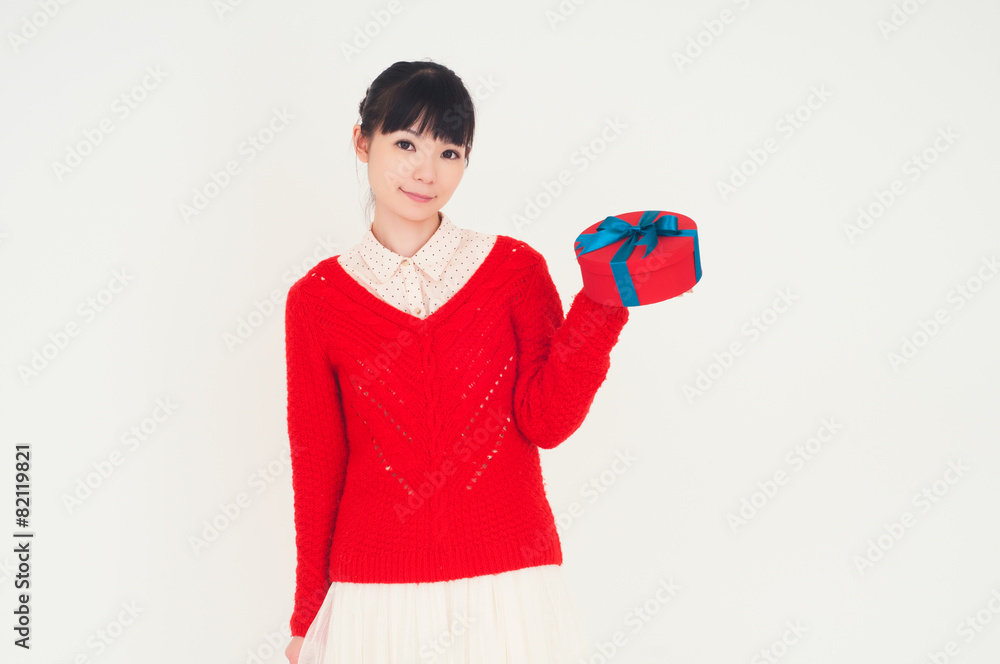 プレゼントを持つ女性 プレゼントを持つ女性