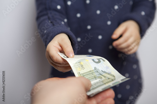Photos Child takes money