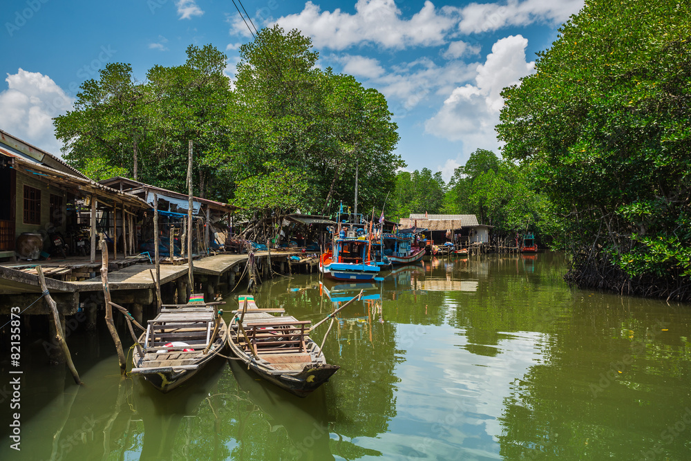 Obraz premium Fishing village on the island in Southeast Asia.