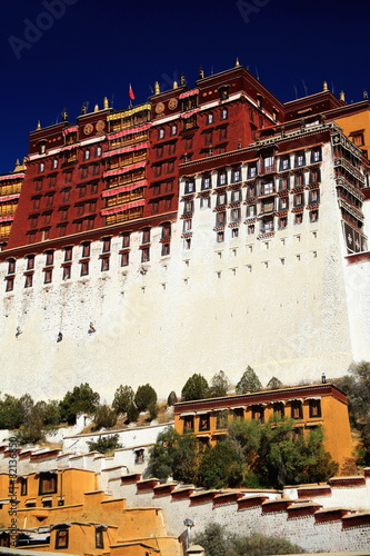 West wing Potala palace and surrounding wall. Lhasa-Tibet. 1370