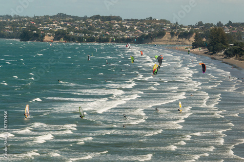 Canvas Print kitesurfers in Omaha Bay in New Zealand