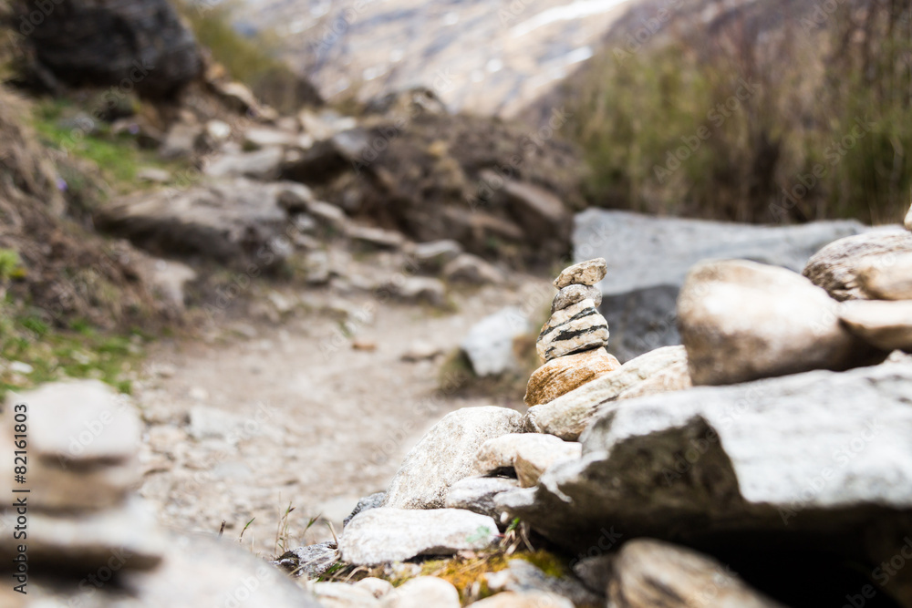 Obraz premium Zen rock arrangement along trail to mountains of Nepal