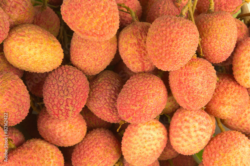 letchis, fruits rouges de l'île de la Réunion