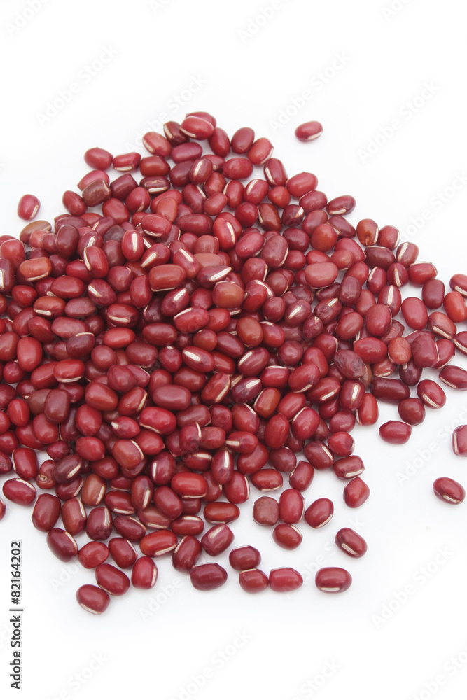 fagioli rossi adzuki su sfondo bianco fagioli rossi adzuki su sfondo bianco