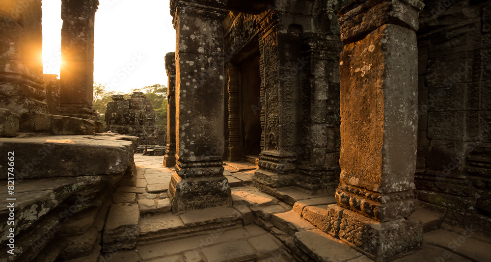 Bayon ciolumns at sunset