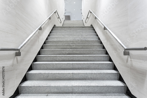 Slika na platnu stairs in building corridor