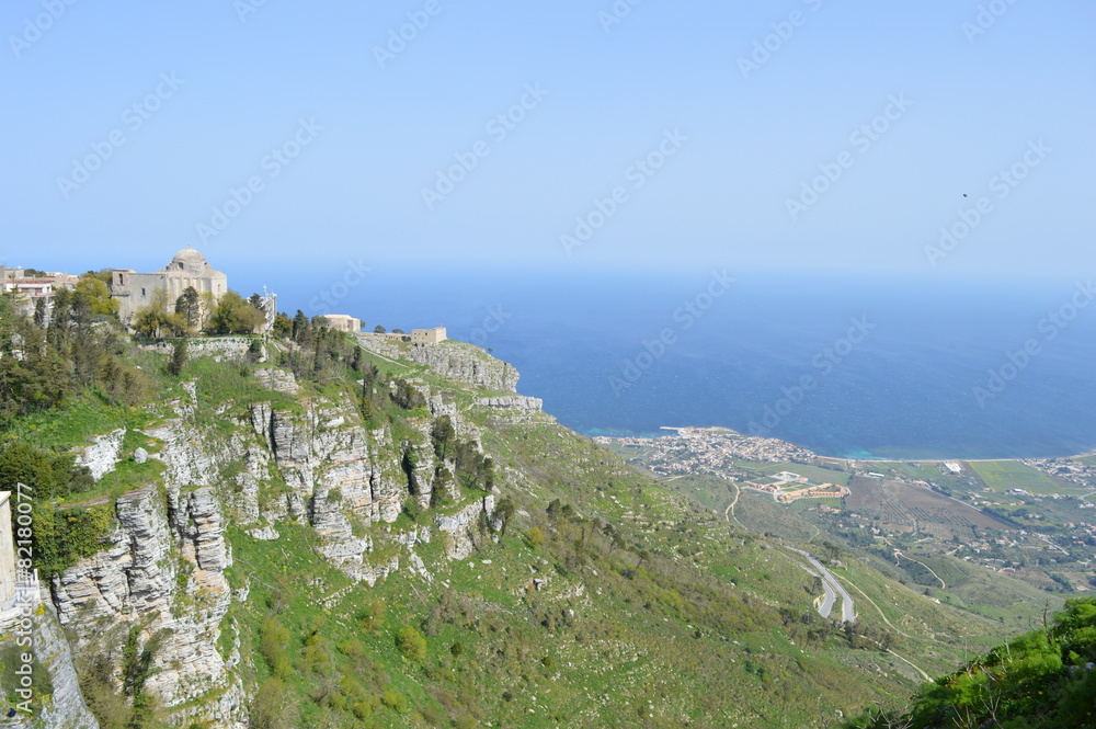 Naklejka premium Vue sur Erice et la mer Tyrrhénienne