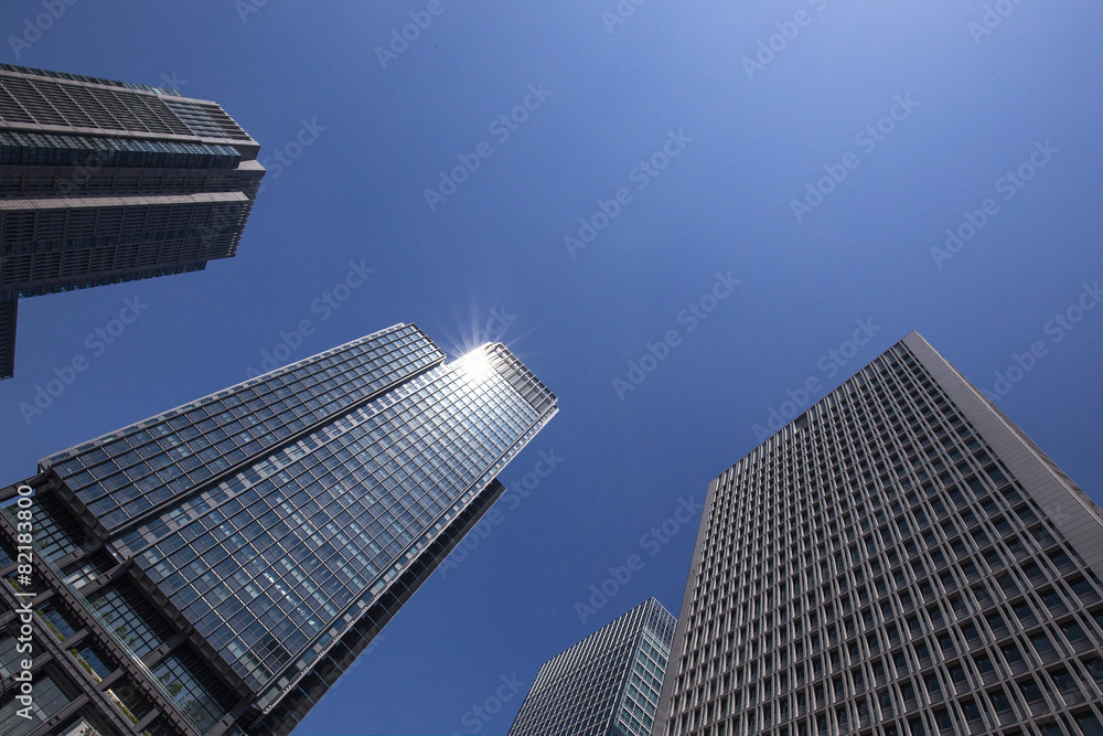 東京丸の内の高層ビル