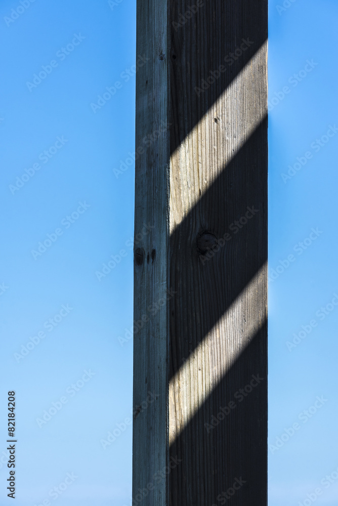 Fototapeta premium wooden column against the sky