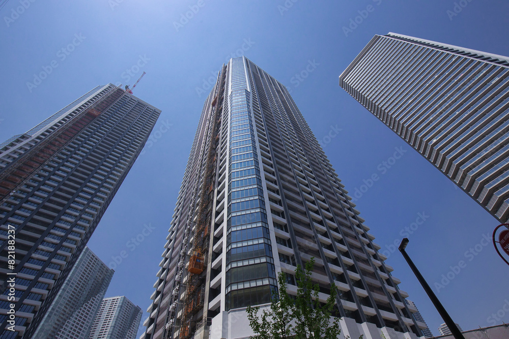 建設中の高層ビルとマンション（東京ベイエリア）