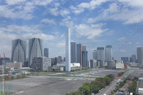 開発が進む東京ベイエリア（建設中の高層ビルとマンション）