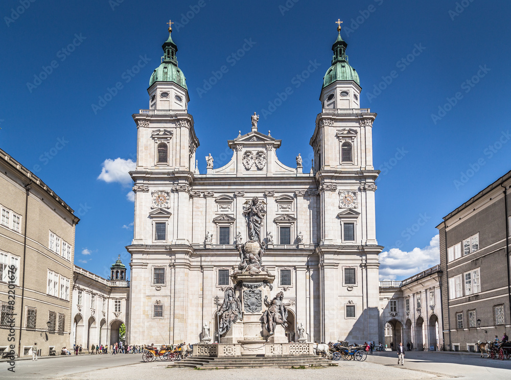 Fototapeta premium Salzburg Cathedral (Salzburger Dom) at Domplatz, Austria