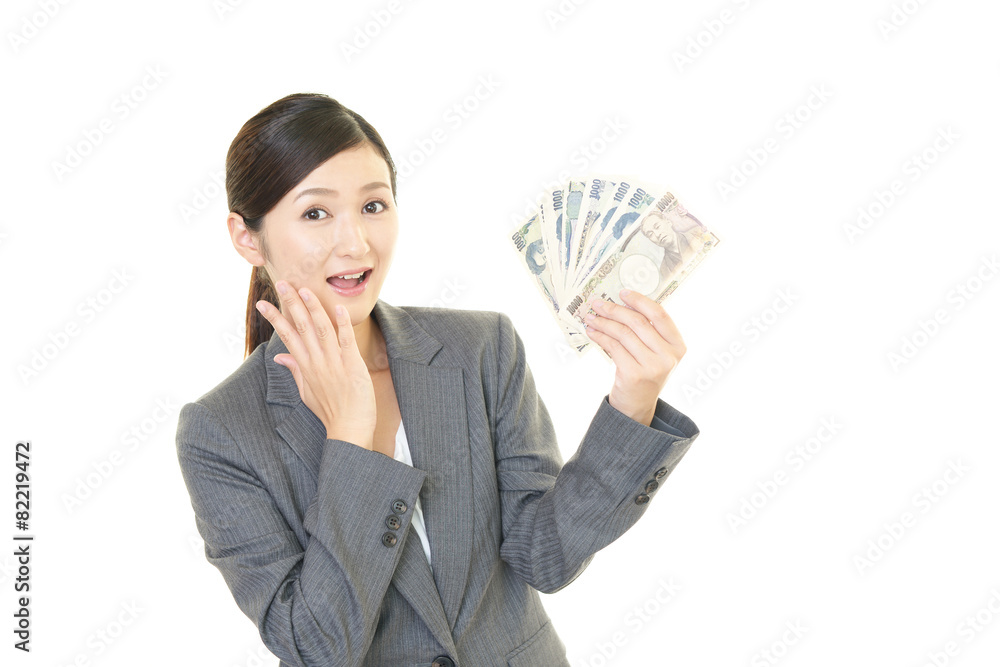 財布を持つ女性 財布を持つ女性