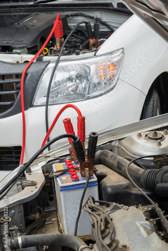 Using jumper cables to charge a dead car battery