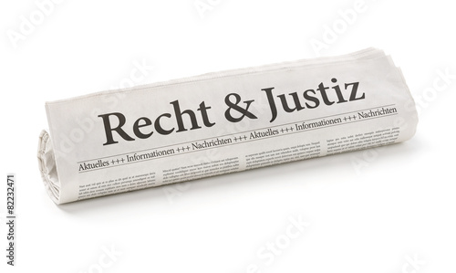 Zeitungsrolle mit der Überschrift Recht und Justiz