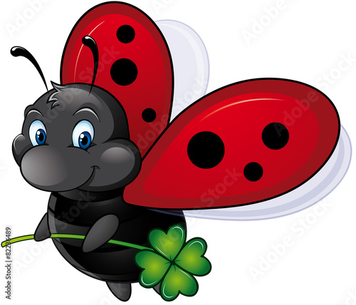 fliegender Marienkäfer mit Glücksklee