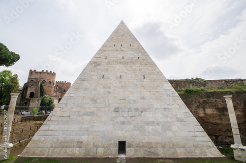 Piramide di Caio Cestio - Roma