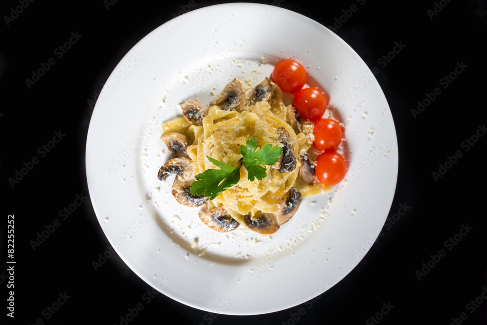 Pasta with mushrooms and tomato
Pasta with mushrooms and tomato