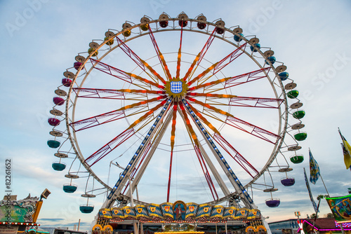 Riesenrad von unten