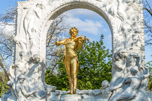 Obraz na płótnie Vienna in the spring sunny day, Austria w salonie