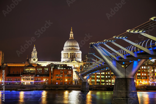 Obraz na płótnie Saint Paul's cathedral in London w salonie