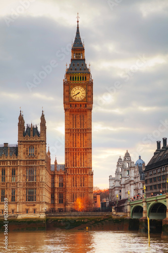 Obraz na płótnie London with the Clock Tower and Houses of Parliament w salonie