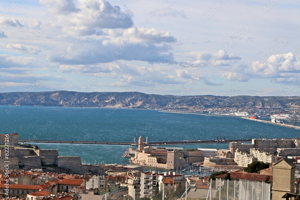 Fort Saint-Jean et rade de Marseille