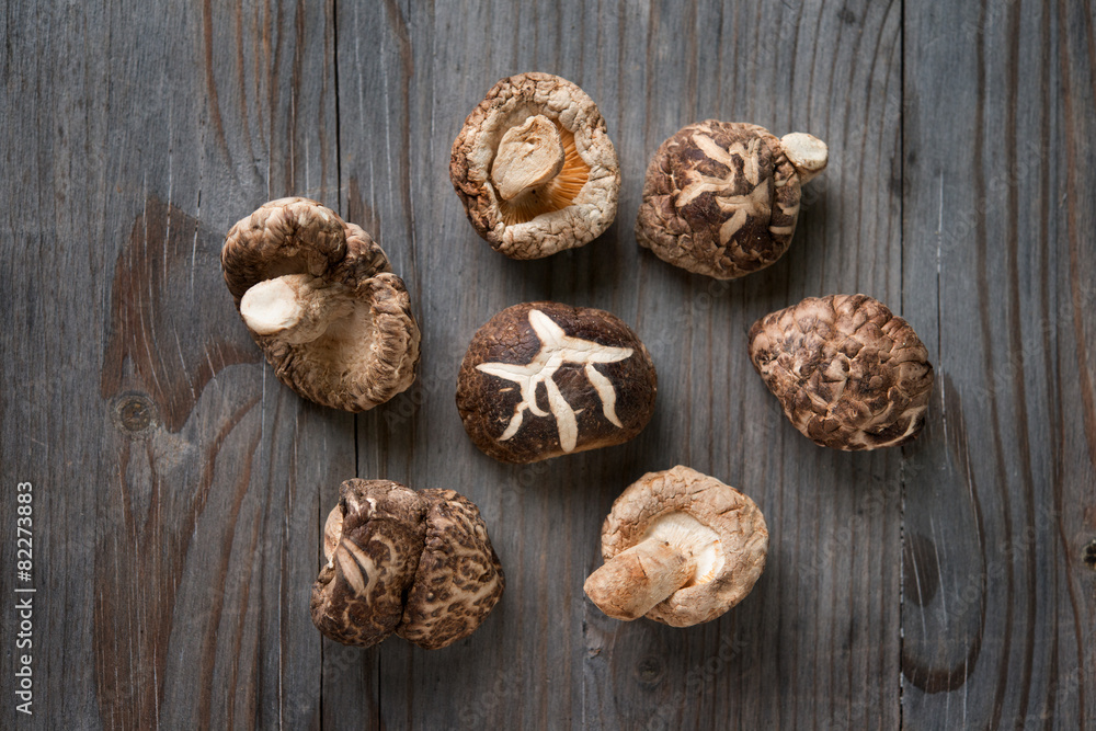 Fototapeta premium Shiitake mushrooms on wood background