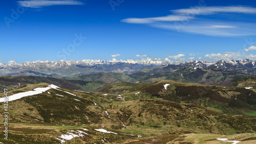 Vista de Las Oma  as y la Cordillera Cant  brica  Le  n.