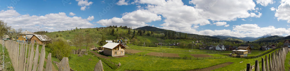 Панорама в Карпатском селе Гуцульщина