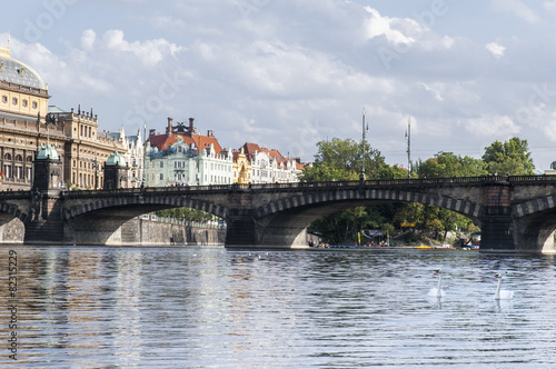 Puente Most Legii en Praga, República Checa.