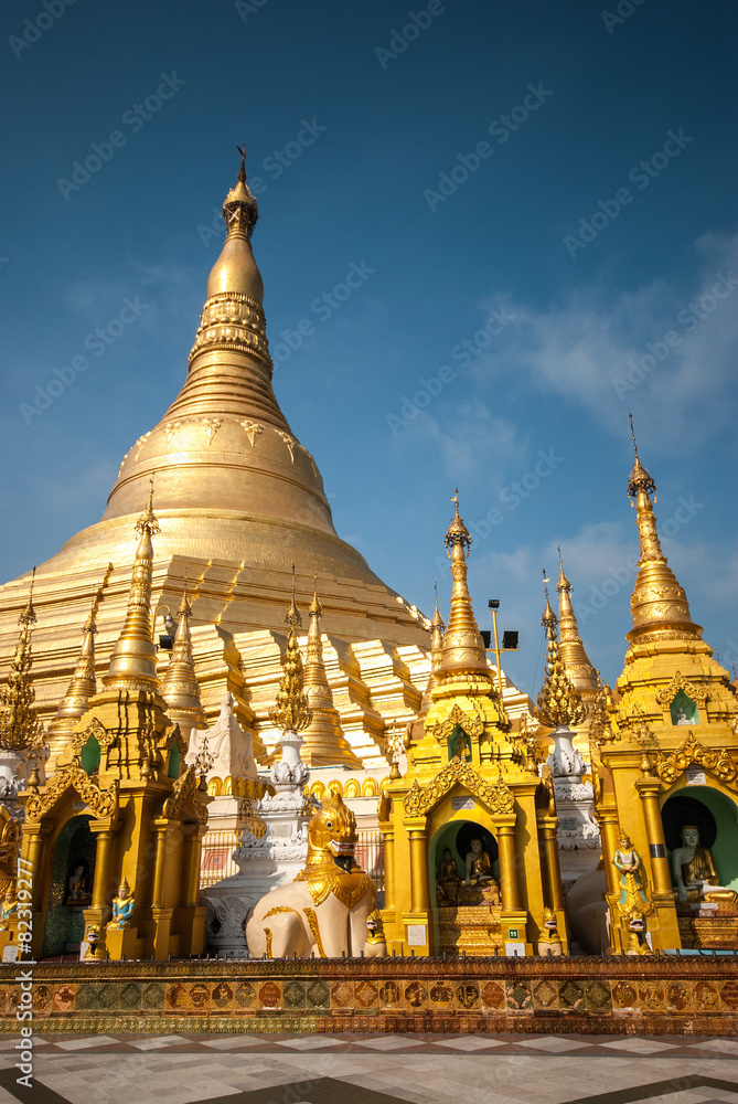 Naklejka premium The Shwedagon Pagoda, Yangon, Myanmar