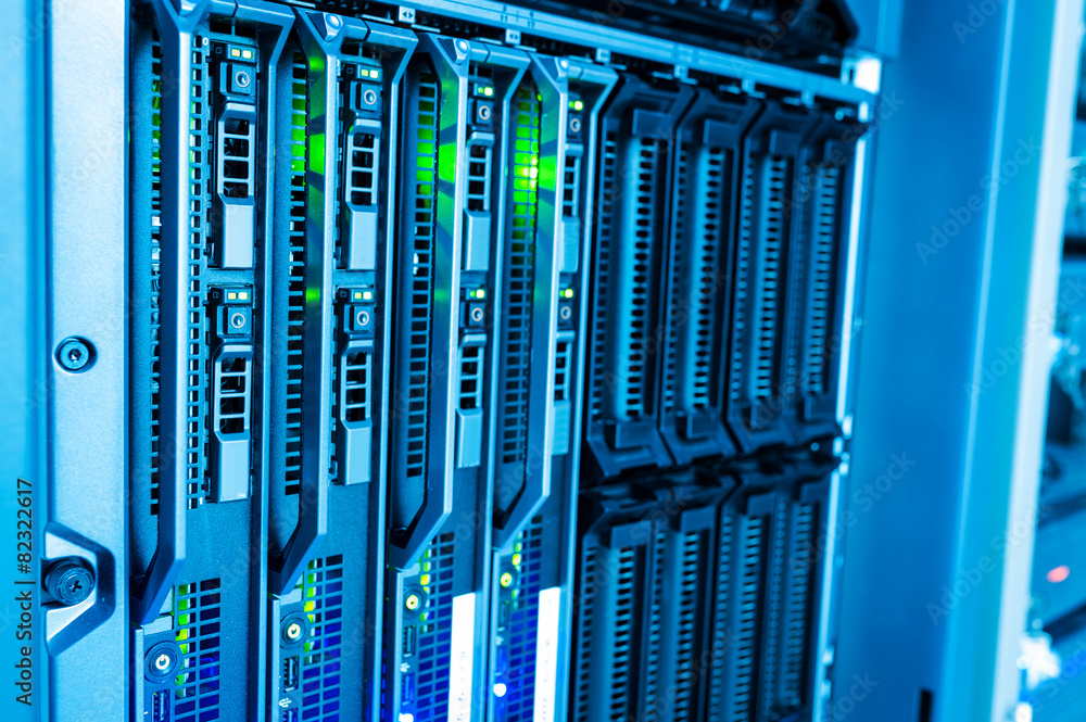 Obraz premium Network servers in data room .