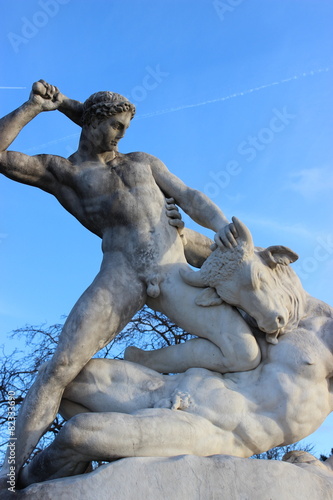 Statue de Thésée combattant le Minotaure