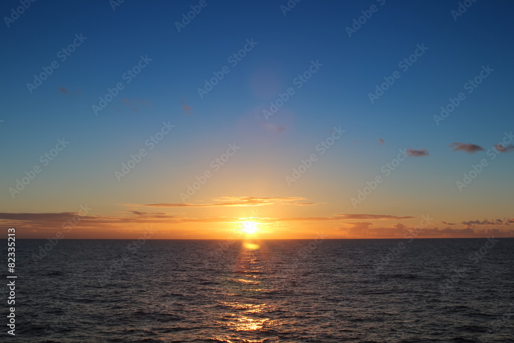Sonnenuntergang im Ozean