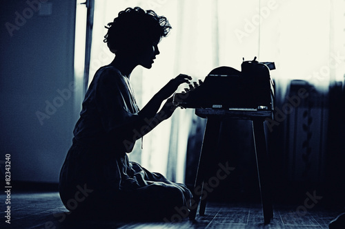 girl typing on a typewriter