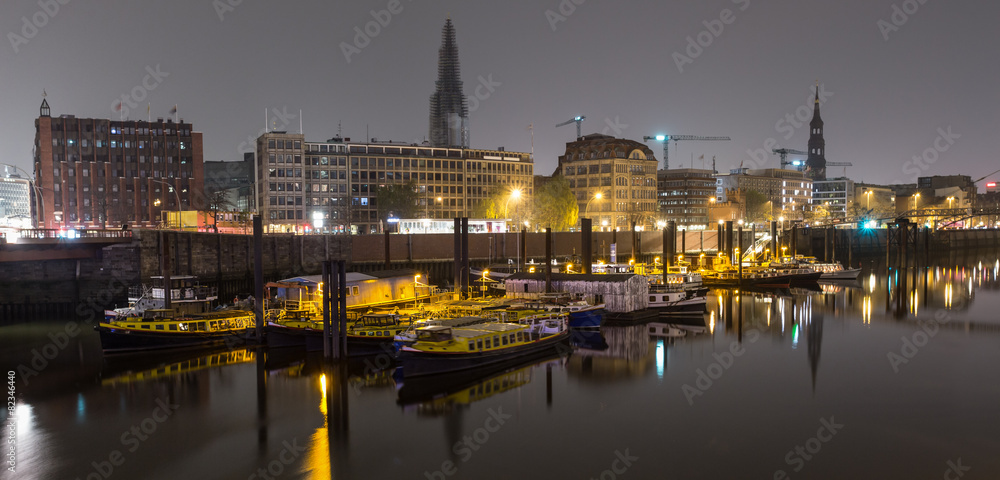 Fototapeta premium inner harbor hamburg germany at night