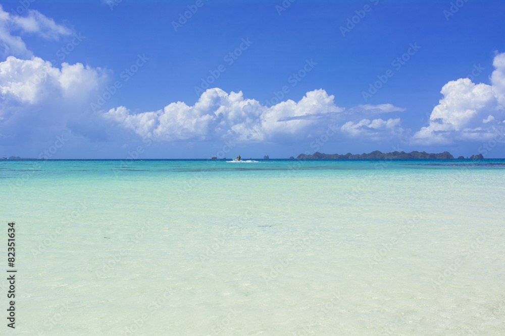 パラオのロングビーチの海と空