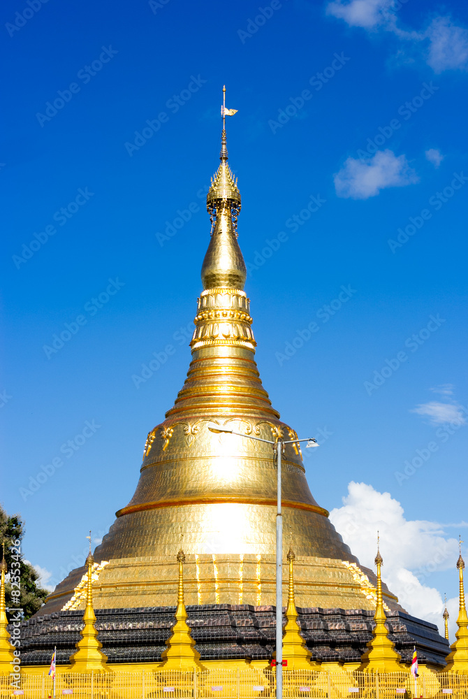 Fototapeta premium Gold Pagodas, Shrines, Myanmar ( Burma )