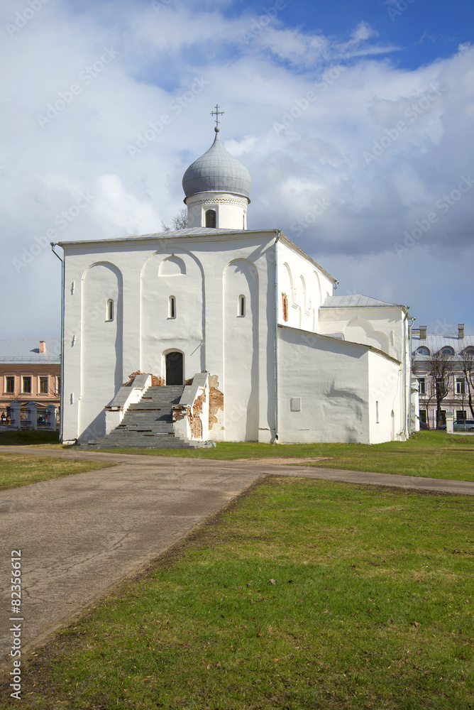 Церковь Успения Богородицы апрельским  днем. Великий Новгород