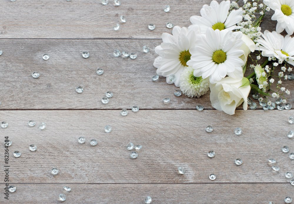 Obraz premium Blumen auf Holzhintergrund