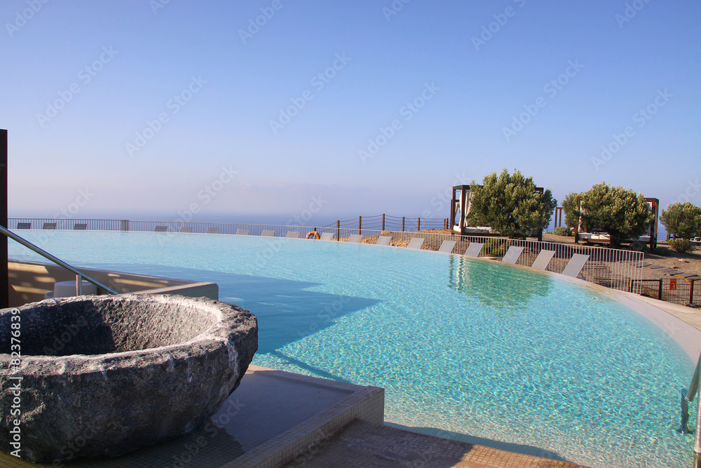 Fototapeta premium Oceanfront pool