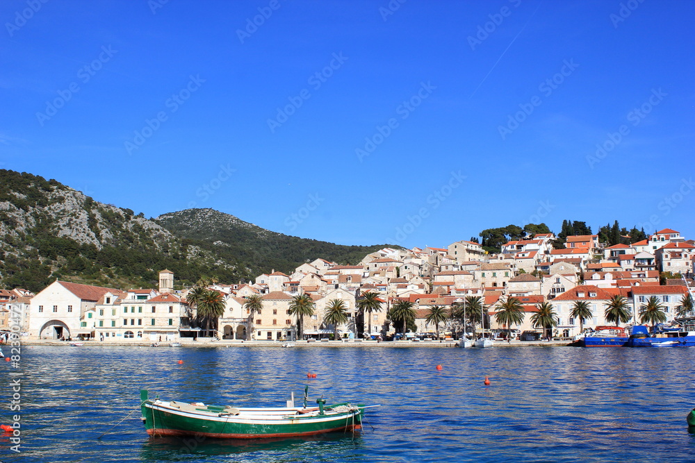Fototapeta premium Die Hauptstadt der Insel Hvar in Dalmatien (Kroatien)