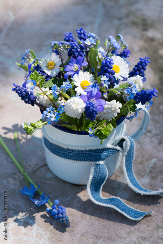 Fototapeta Naklejka Na Ścianę i Meble -  Frühlingsblumenstrauß