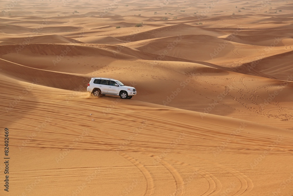 Fototapeta premium samochód na pustyni